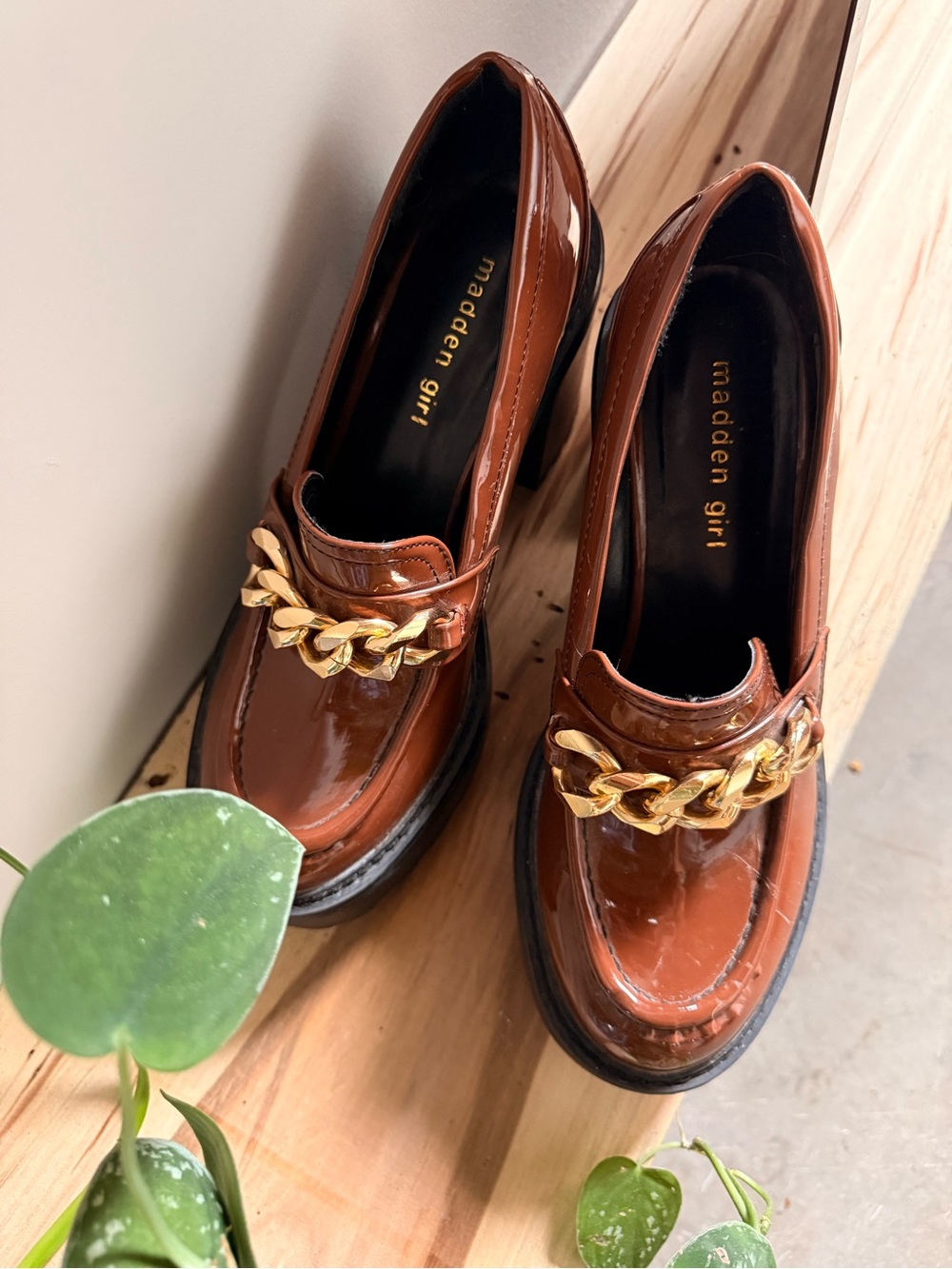Madden Girl Brown Patent Platform Loafers with Gold Chain - Picture 2 of 2